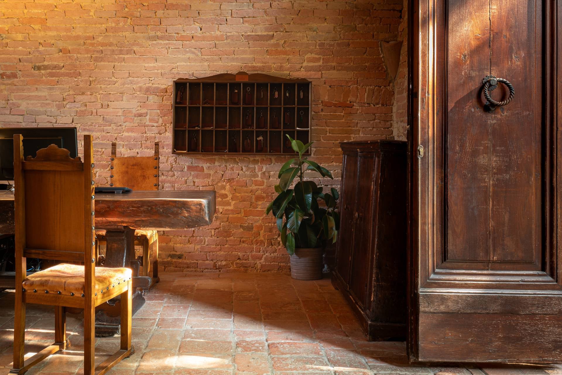 Interni San Lorenzo Linari Siena 01